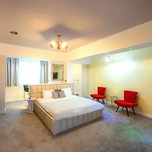 Brater Luxury מלון